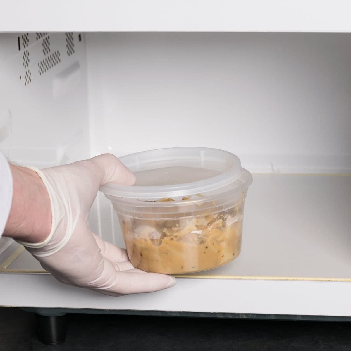 8 x 12oz Round Microwaveable Tubs and Lids Retail Pack
